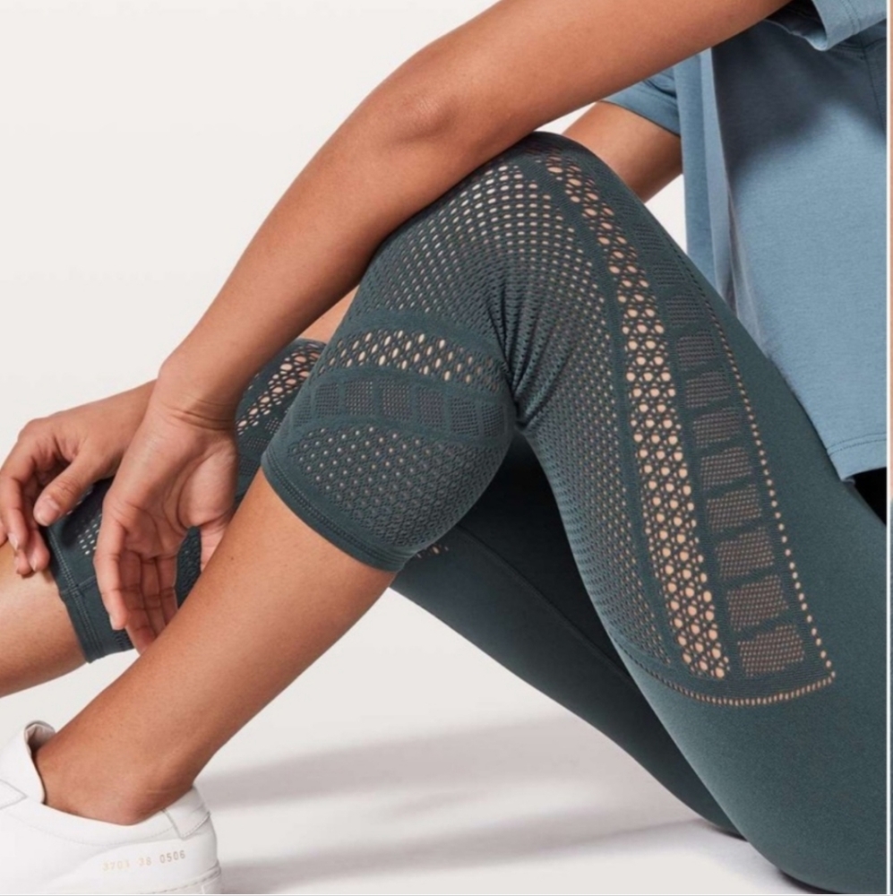 Lululemon Reveal Crop Interconnect  18 sz 8